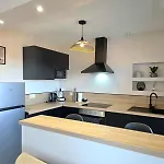 Moderne, Centre Apartment