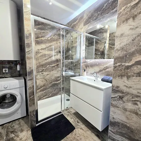 Moderne, Centre Apartment